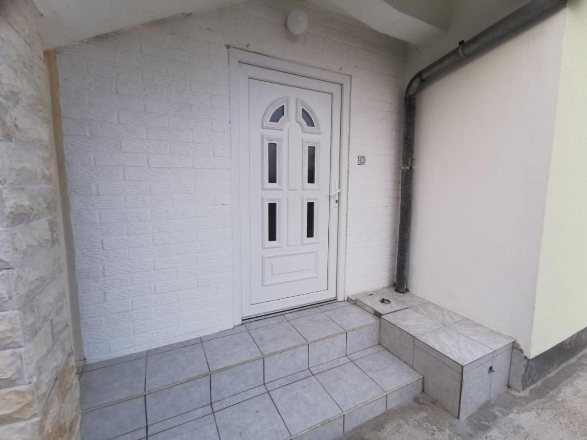 Apartment Oblak Vrsi Exterior foto